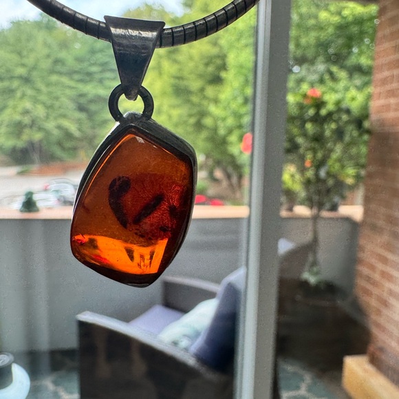 Elegant Silver Necklace with Red Pendant - Picture 2 of 2